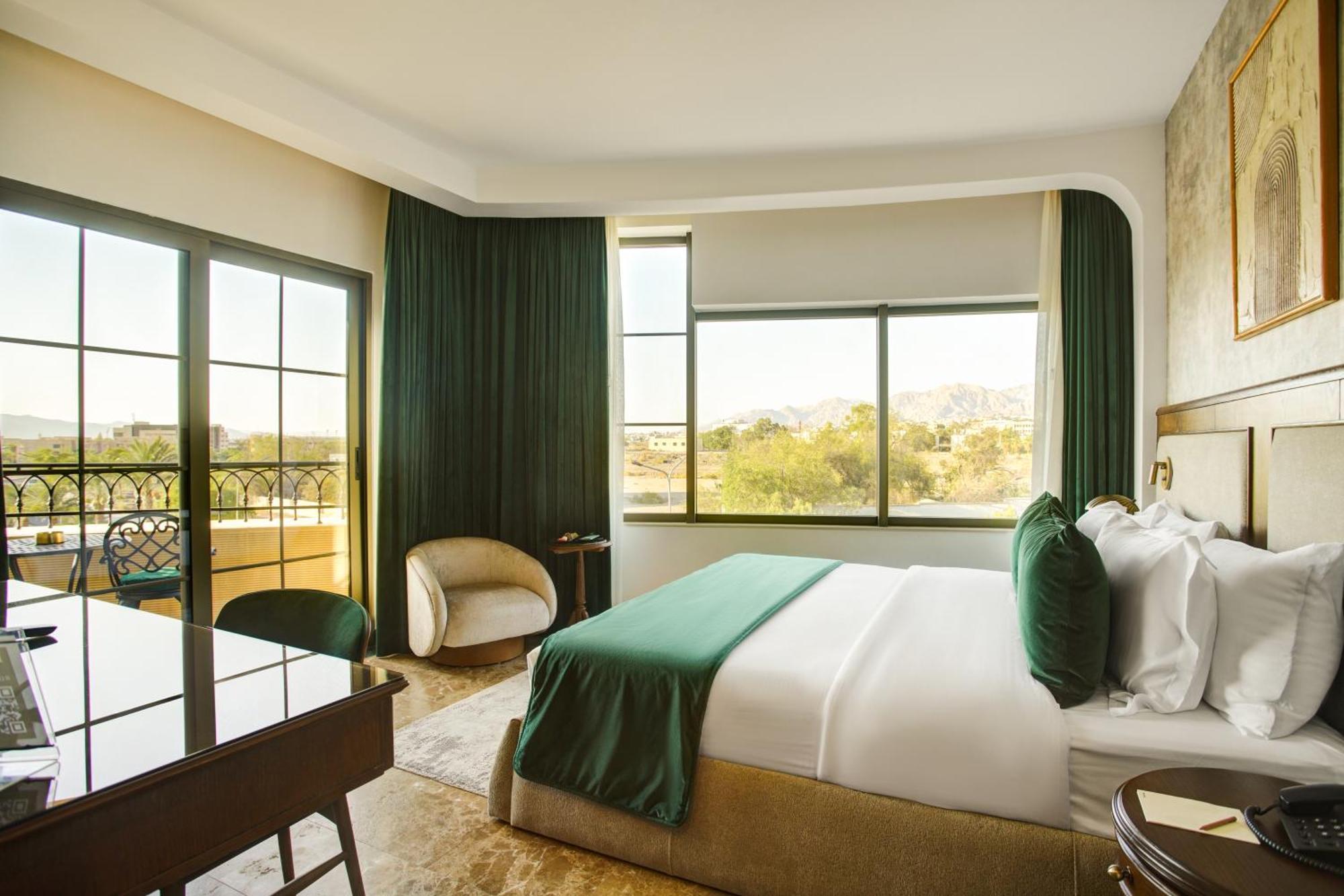 Bratus Hotel Aqaba Bagian luar foto