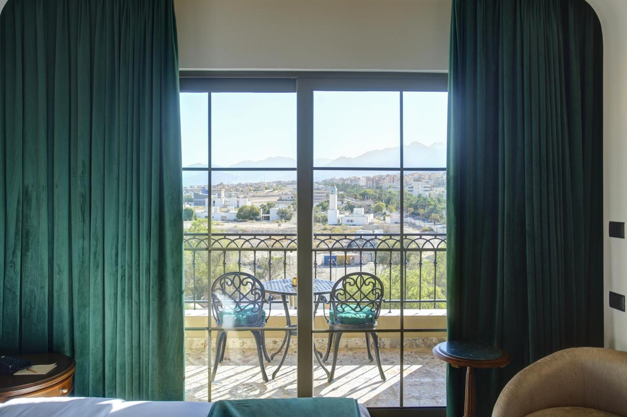 Bratus Hotel Aqaba Bagian luar foto