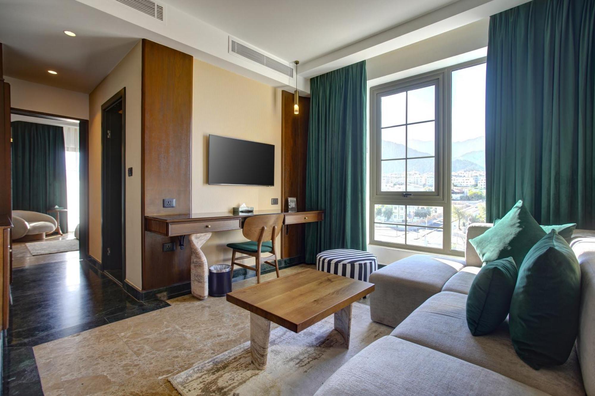 Bratus Hotel Aqaba Bagian luar foto