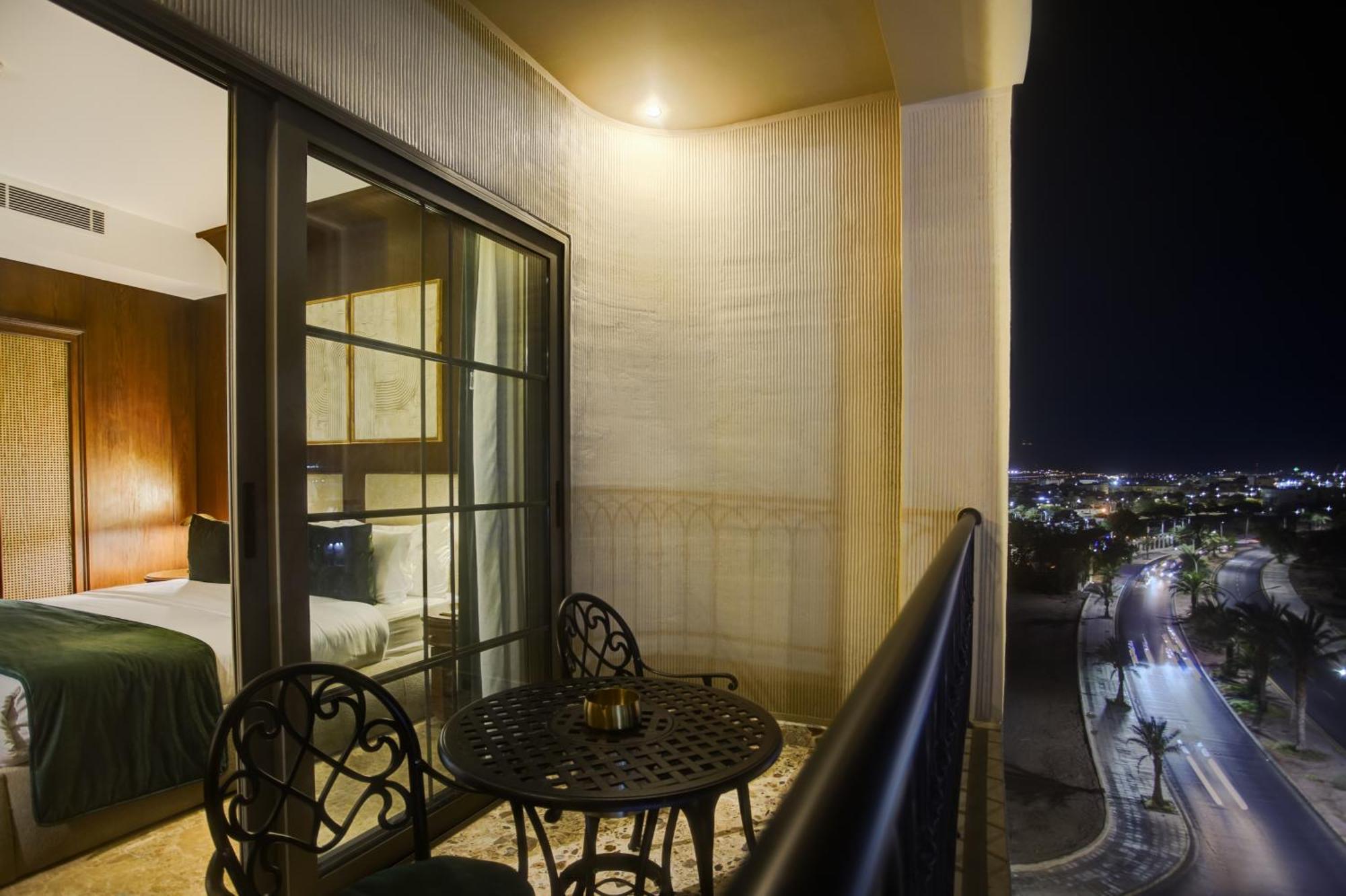 Bratus Hotel Aqaba Bagian luar foto