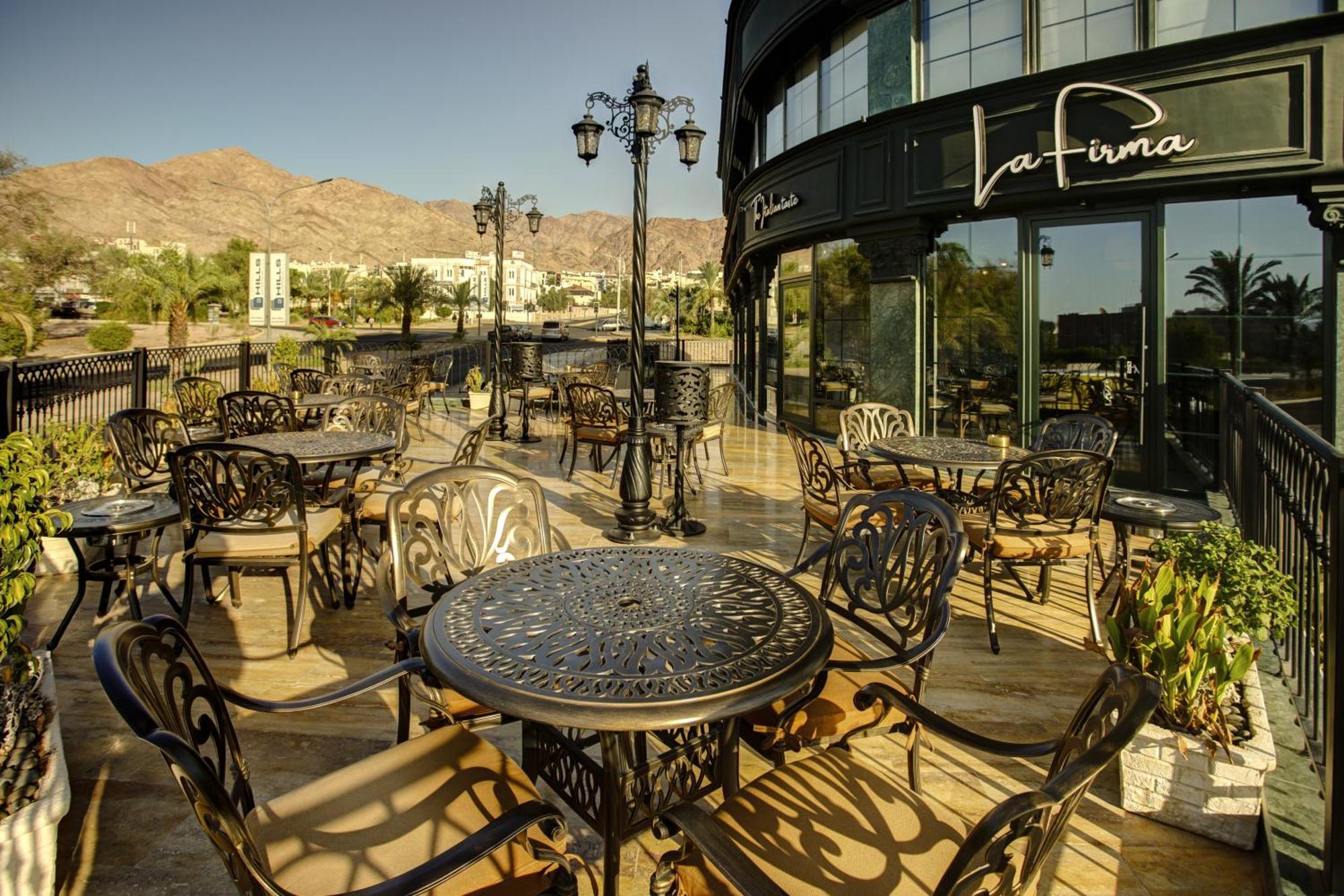 Bratus Hotel Aqaba Bagian luar foto
